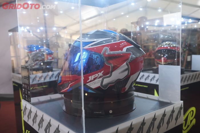 JPX Helmet memboyong tiga helm dengan desain baru yang terinspirasi dari MotoGP Indonesia.