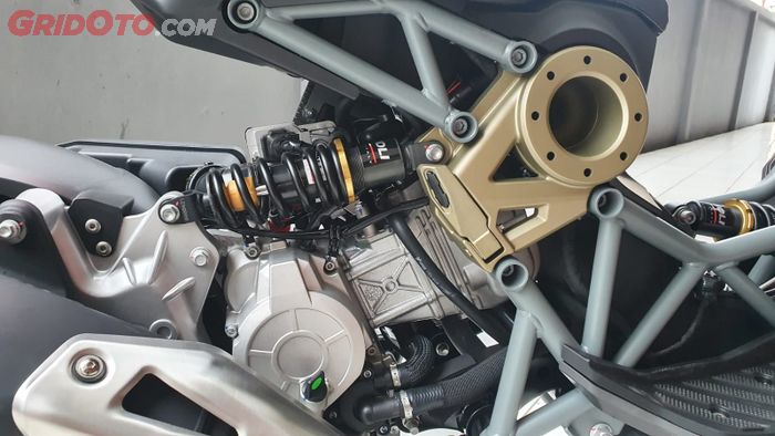 Konstruksi sokbreker belakang Italjet Dragster 200