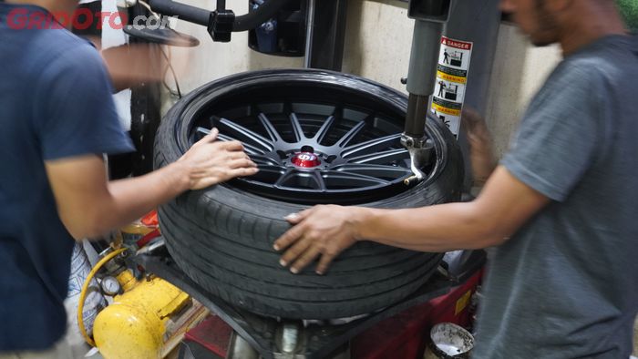 Ganti Pelek Mobil dengan Ukuran yang Lebih Besar