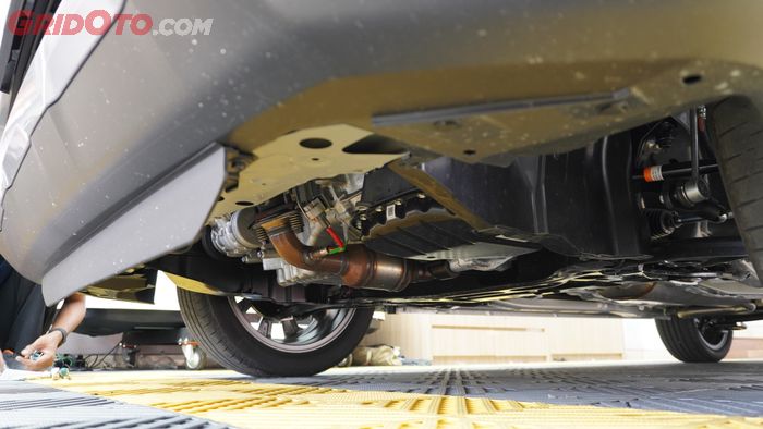 Kolong Mesin Toyota Veloz yang Kosong Tanpa Penutup atau Cover