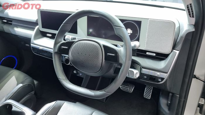Interior Hyundai Ioniq 5 memiliki lantai rata dan bahan-bahan ramah lingkungan.