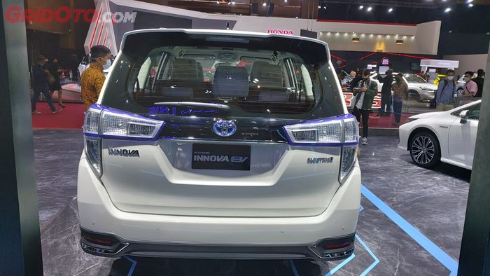 Tampilan belakang Toyota Kijang Innova EV Concept di IIMS 2022