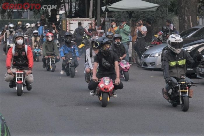 Jakarta dibuat ngebul, buka bersama 2 Stroke Lovers Indonesia 2022 dihadiri ratusan motor.