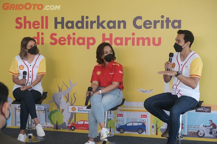 Setia jadi sejak lama, Shell Indonesia resmi tunjuk pasangan artis Tanah Air yaitu Darius Sinathrya dan Donna Agnesia sebagai brand ambassador.