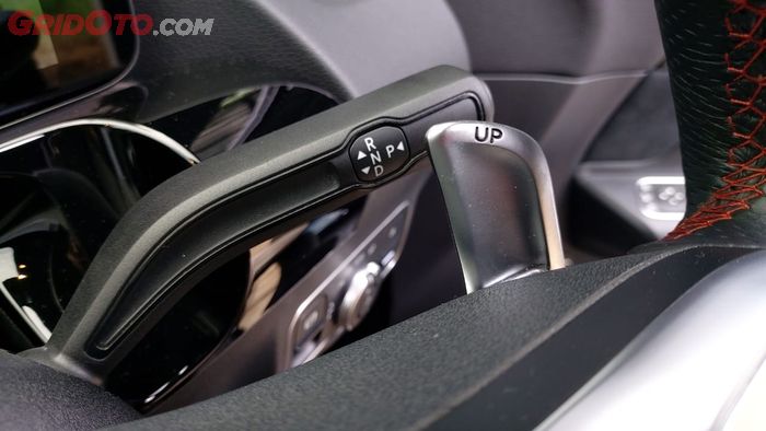 Transmisi AMG Speedshift DCT 8-speed di Mercedes-AMG GLA 35 4Matic