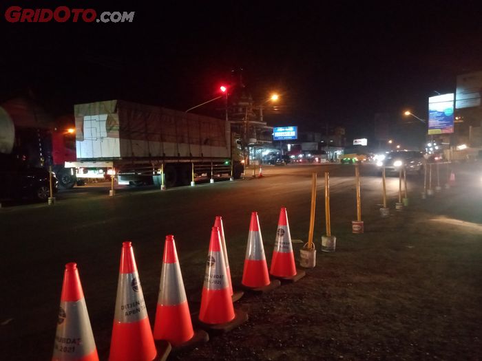 Kondisi arus lalu lintas di Jalan Nasional 3, Banyumas, Jawa Tengah, pada Jumat (29/04/2022).