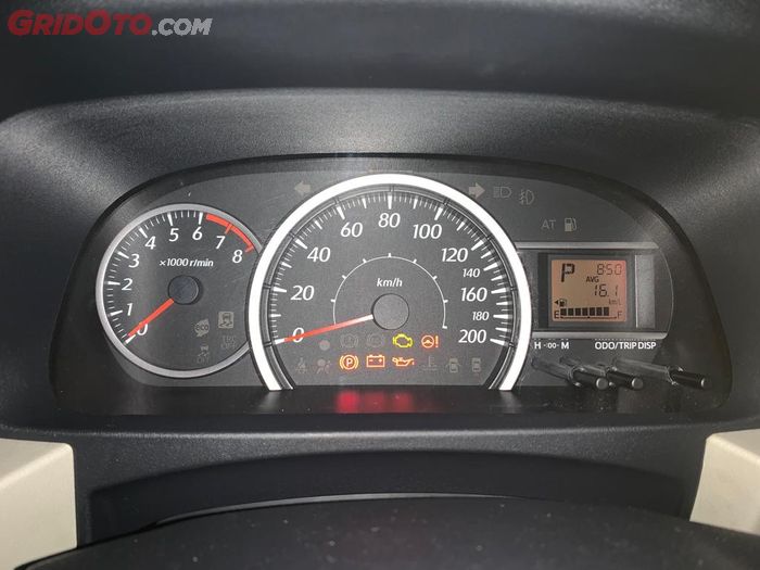 Konsumsi BBM rata-rata di MID Daihatsu Sigra menunjukkan 16,1 Km/l.