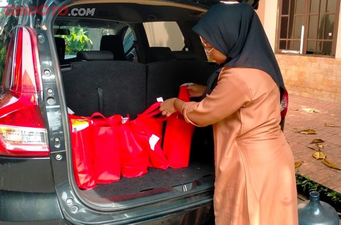 Bingkisan lebaran untuk saudara di acara silatuhrahmi Suzuki Ertiga
