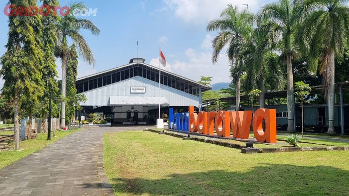 Museum Kereta Api Ambarawa menawarkan banyak sekali koleksi sejarah perkeretaapian Indonesia.