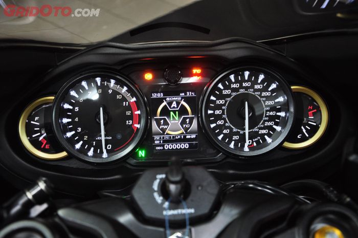 Panel instrumen Suzuki Hayabusa 2021