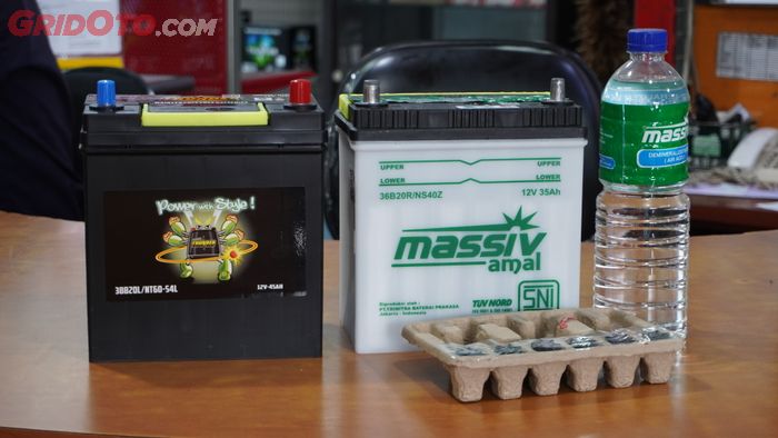 Aki basah atau aki kering, mana yang lebih awet buat dipakai mobil?