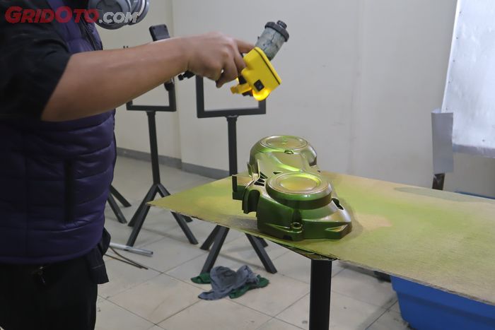 Pakai cat spesial, proses repaint full body motor di Laser Painting Indonesia cuma 3 jam saja!