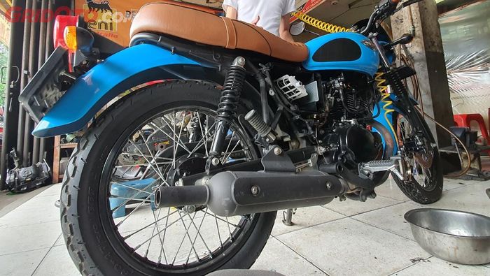 Jangan lupa untuk periksa kondisi ban dan rantai  sebelum bawa Kawasaki W175 bekas