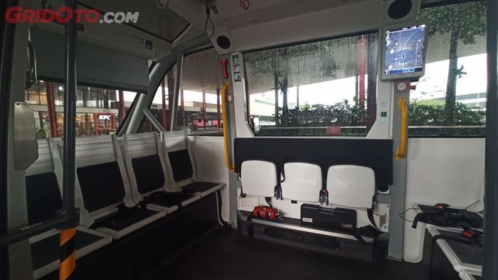 Interior Navya Autonom Shuttle bisa muat 15 orang, tapi dibatasi hanya untuk 7 penumpang