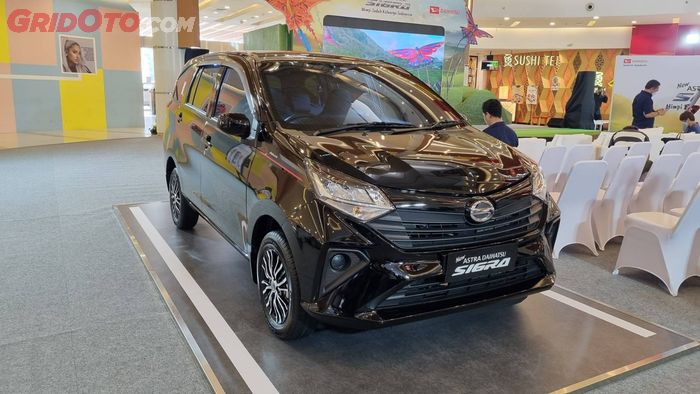 Warna hitam menjadi salah satu warna terpopuler di kalangan pembeli Daihatsu Sigra.