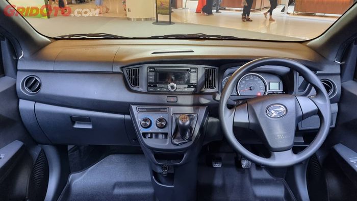 Interior Daihatsu Sigra X Deluxe MT.
