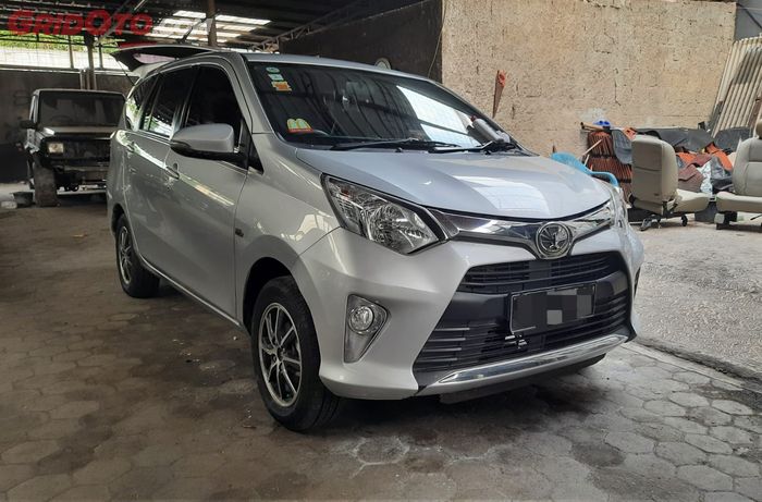 Toyota Calya bekas tahun 2017 di showroom Pesona Mobil, Depok, Jawa Barat.