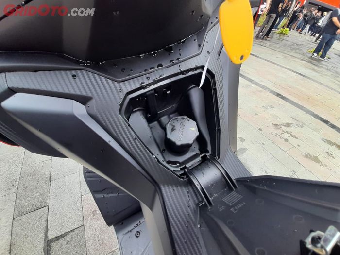 Tangki bahan bakar Aprilia SR-GT 200