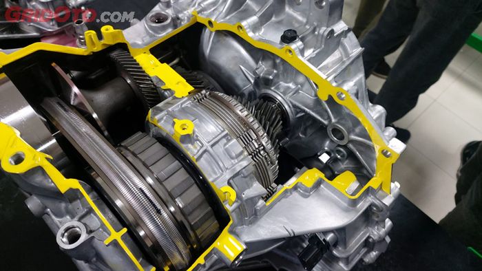 Bagian dalam girboks Transmisi D-CVT
