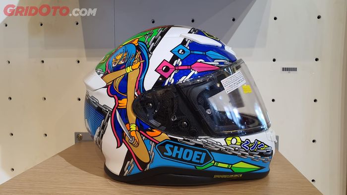 Stock helm Shoei tinggal 1 di DeRide karena disebabkan oleh keterlambatan pengiriman.