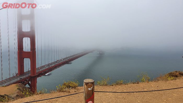 Golden Gate diambil dari Battery Spencer. Sayang kondisi sedang  berkabut
