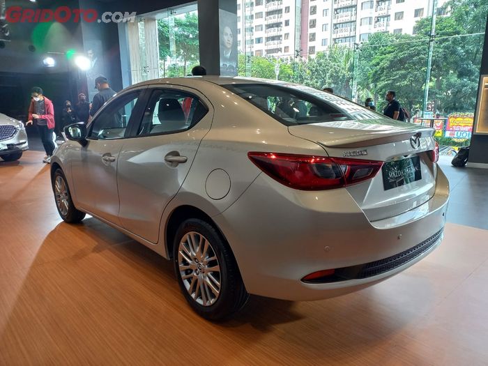 Mazda2 Sedan akan berhadapan langsung dengan Toyota Vios yang notabene lebih murah harganya.