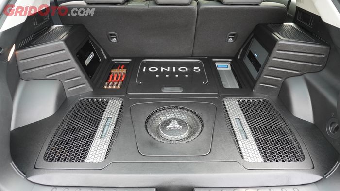 Set Up Subwoofer, Prosesor, dan Amplifier Dengan Custom Box di Lantai Bagasi Hyundai IONIQ 5