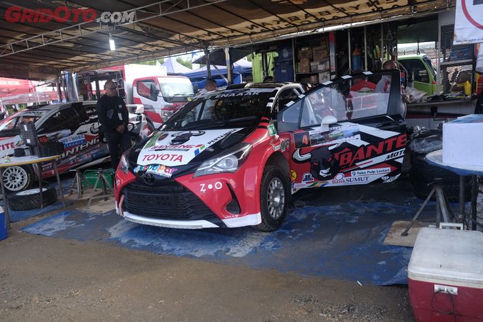 Toyota Yaris Proto milik Banteng Motorsport yang dikemudikan Bimo Pradikto.