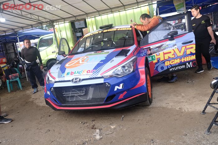 Hyundai i20 R5 besutan tim HRVR BGM-HGM.