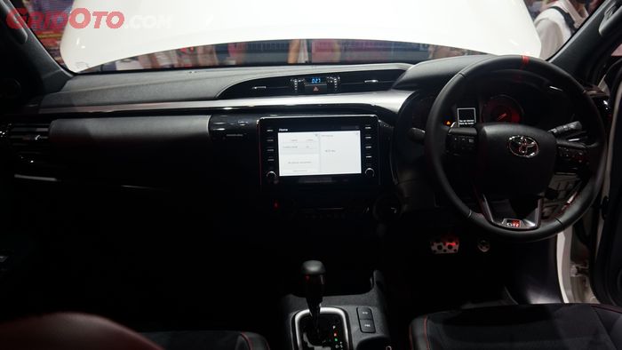 Interior Toyota Hilux GR Sport.