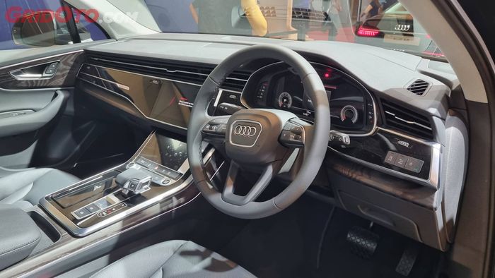 Interior Audi Q7 terbaru mendapatkan fitur MMI baru dan desain dasbor terinspirasi Q8.