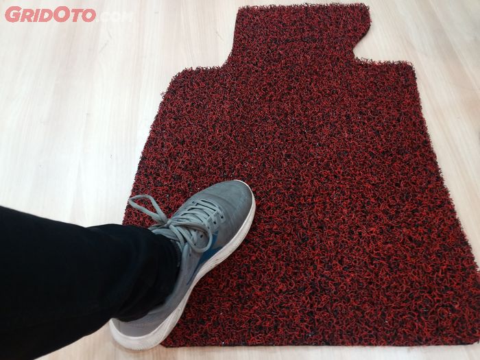 Merawat karpet mobil coilmats ternyata mudah