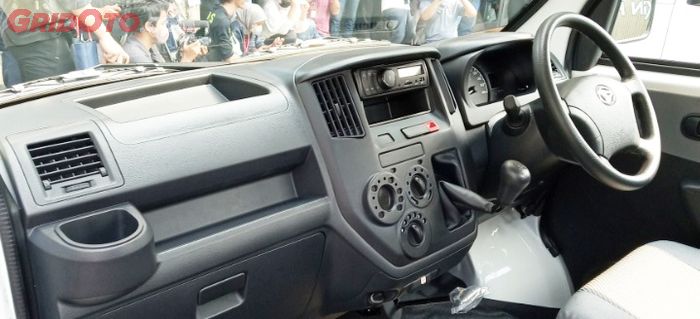 Tampilan dashboard baru pada Daihatsu Gran Max facelift