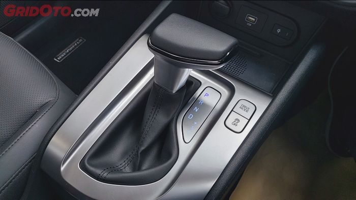 Hyundai Stargazer transmisi matik tidak dibekali tombol atau lubang shift lock
