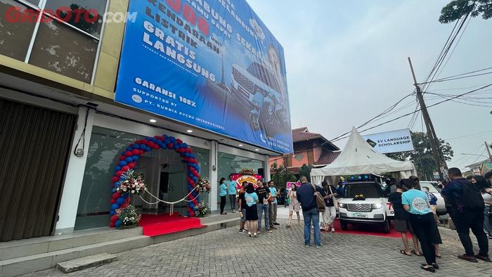 Kantor Baru PT Kurnia EVCBU Internasional, Importir Mobil Listrik Murah yang Berlokasi di Lengkong Gudang Timur, Tangerang Selatan