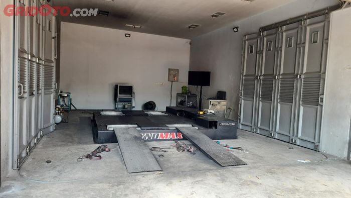 Fasilitas dyno test dan remap ECU di bengkel REV Engineering, Jakarta Barat