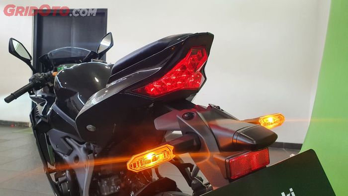 New Kawasaki Ninja ZX-25R pakai lampu sein LED belakang ala ZX-10R