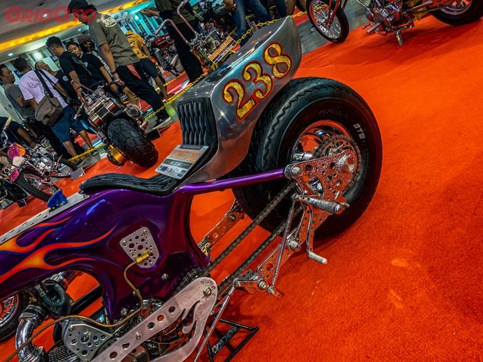 Honda Dax menggunakan transmisi manual