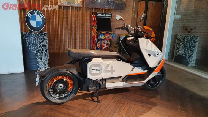 BMW CE-04 dijual di Indonesia Rp 380 juta off the road