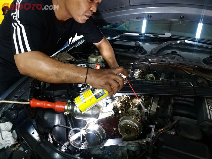 Servis berkala sampai overhaul mesin BMW diterima di bengkel spesialis Karunia Jaya Abadi Motor