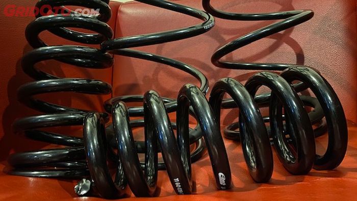 Ilustrasi lowering kit SUV lebih mahal karena ulir lebih tebal.