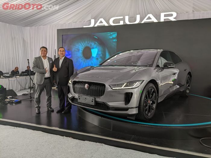 PT JLM Auto Indonesia secara resmi meluncurkan mobil listrik pertama Jaguar I-Pace di Edutown Area BSD