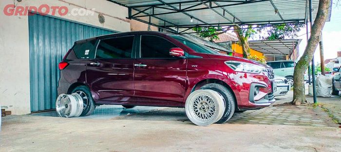 Modifikasi Suzuki Ertiga Hybrid dengan pelek custom