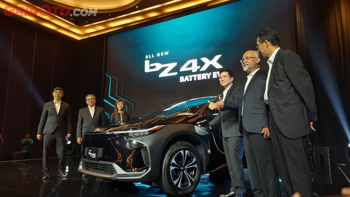 Peluncuran Toyota bZ4X, harga tembus Rp 1 miliar