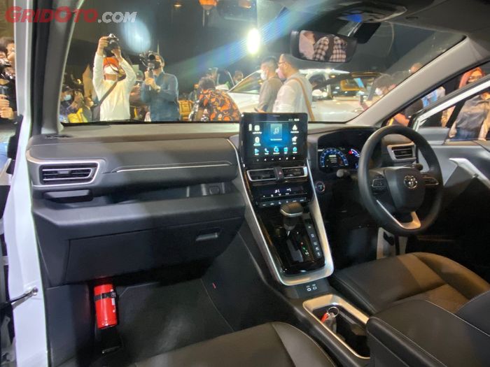 Interior Toyota Kijang Innova Zenix
