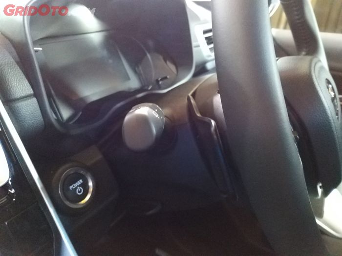 Paddle shift pada Toyota Kijang Innova Zenix