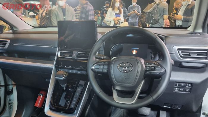 Interior Toyota Kijang Innova Zenix