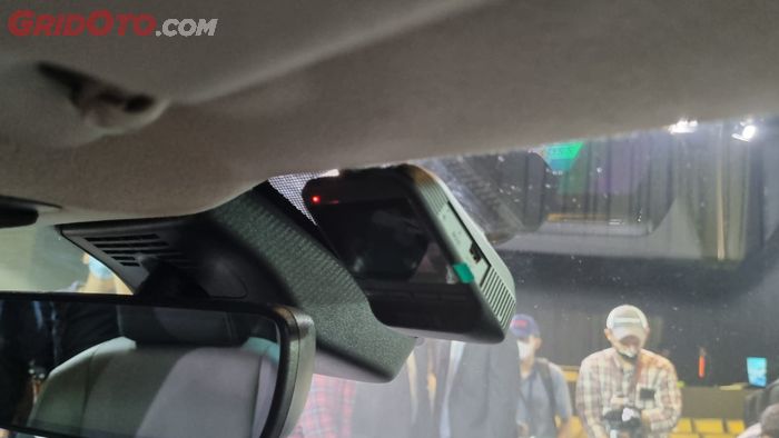 Kamera dan radar di Toyota Kijang Innova Zenix