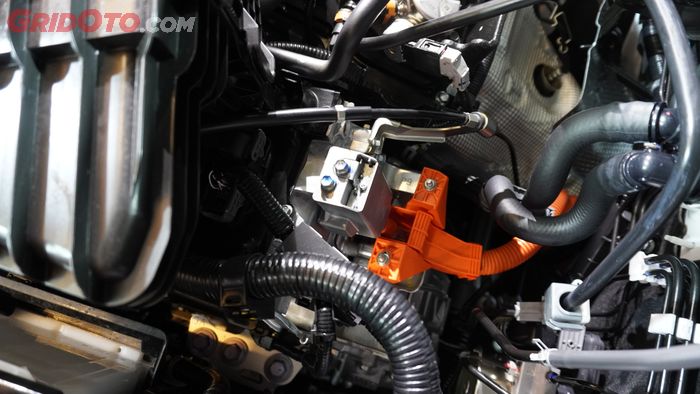 Generator yang Terintegrasi dengan Mesin dan Motor Traksi Toyota Kijang Innova Zenix Hybrid
