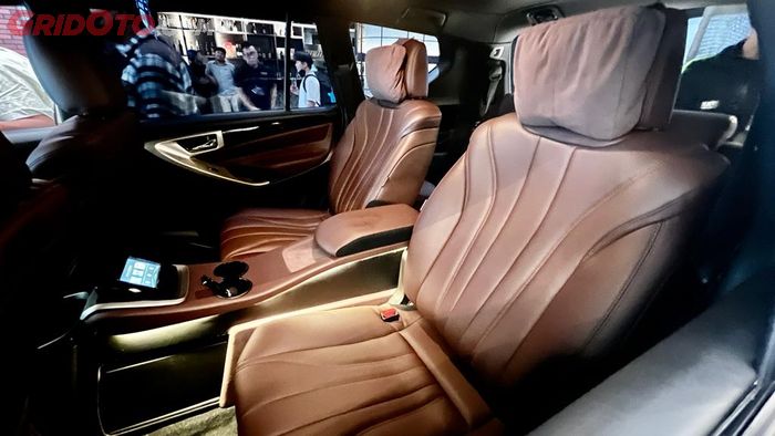 Sentuhan modifikasi interior luxury untuk mobil 7 seater